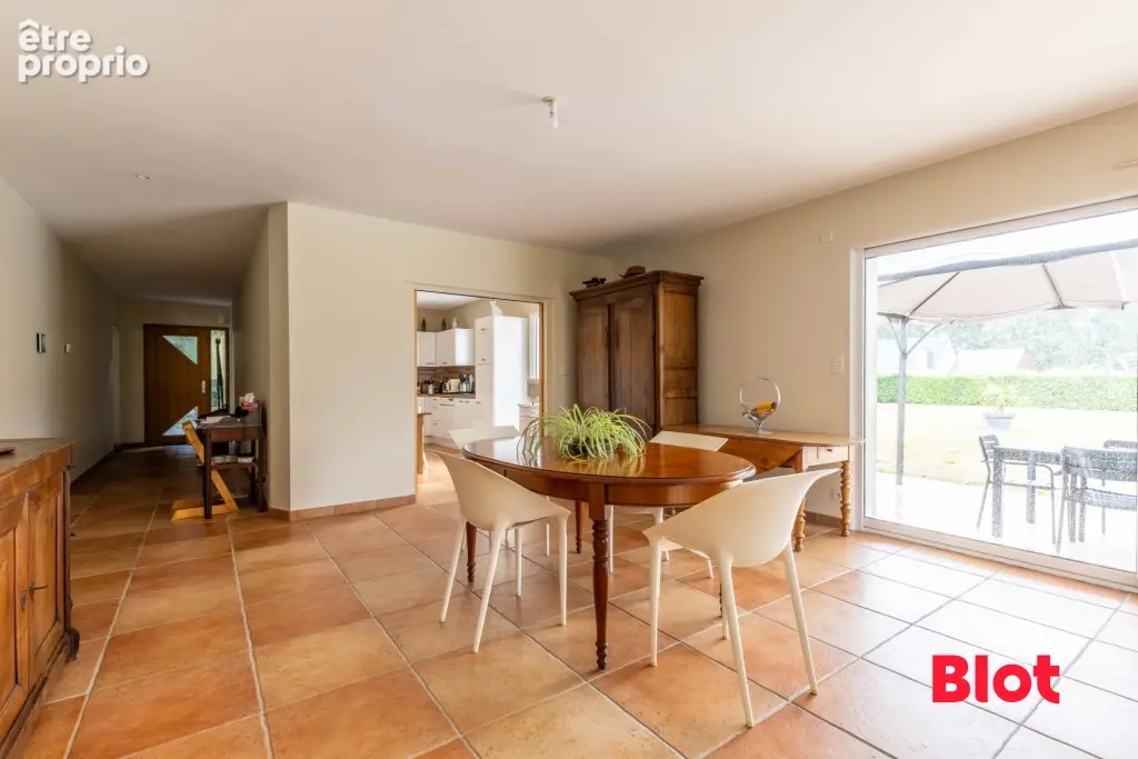 Maison 8 pièces 243 m² à vendre à Sens-De-Bretagne (35490) - photo 3