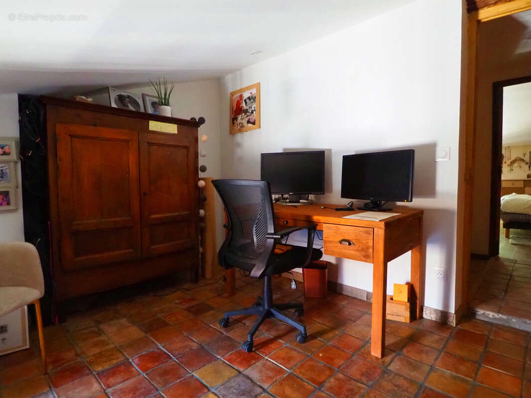 A VENDRE ORAISON Rare à la vente Plein centre Maison de 182 m2 sans travaux - photo 13