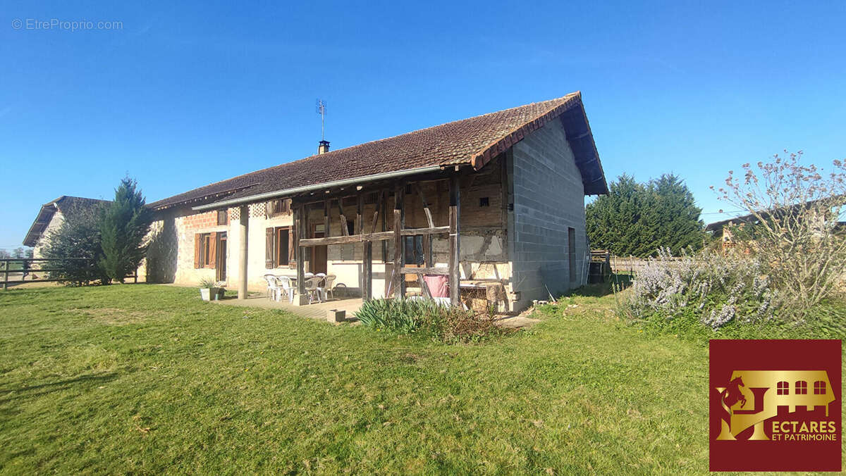 Maison à SAINT-TRIVIER-DE-COURTES