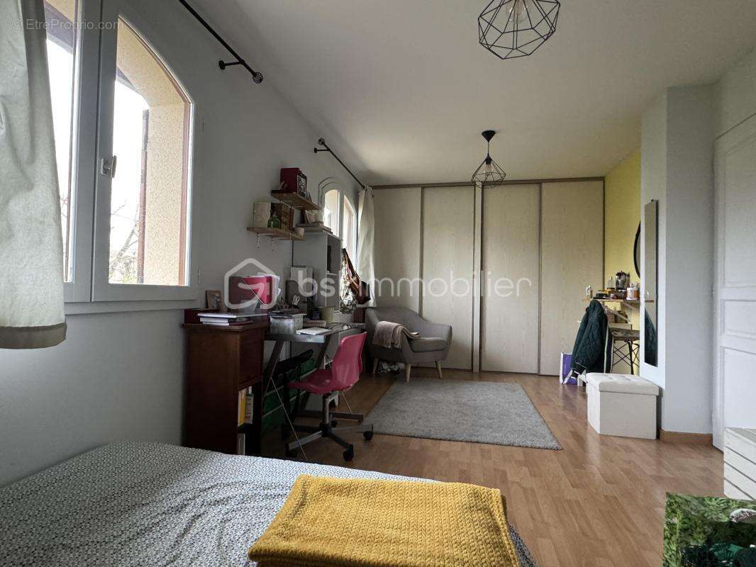 Maison à SALAISE-SUR-SANNE