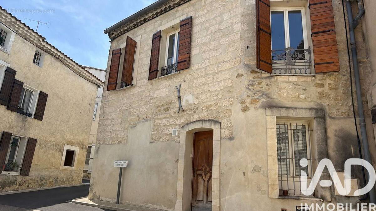 Photo 1 - Maison à ENTRAIGUES-SUR-LA-SORGUE