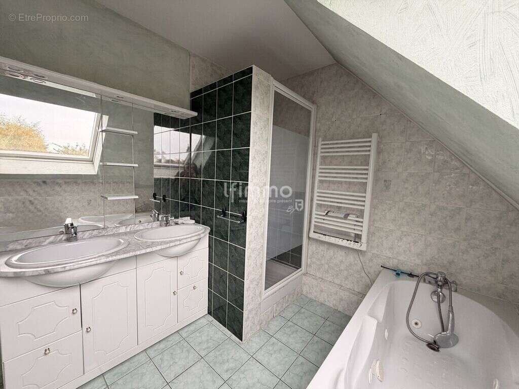 Maison à QUIEVRECHAIN