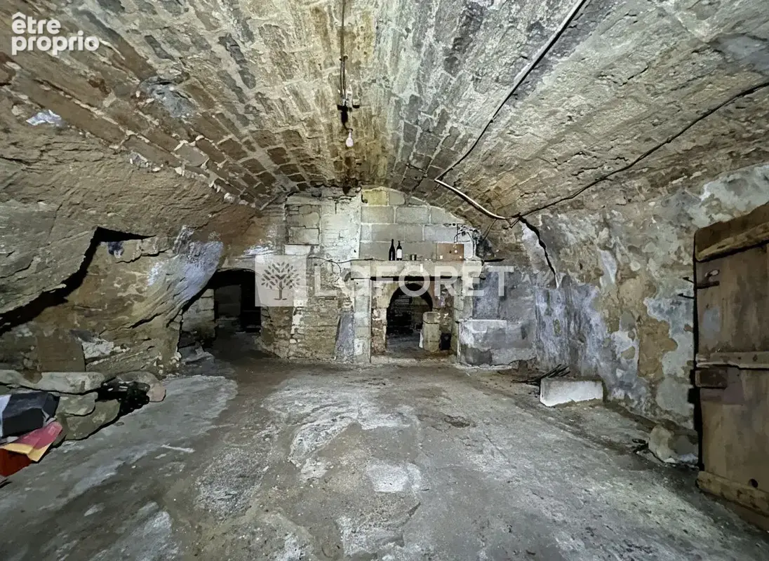 Maison ancienne à rénover Grand terrain, dépendances et beau potentiel - photo 14