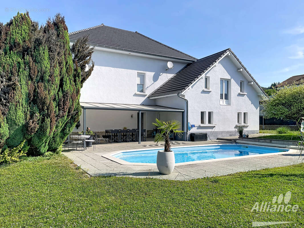 Maison de 151 m2 avec piscine sur un terrain de 1474m2 - photo 2