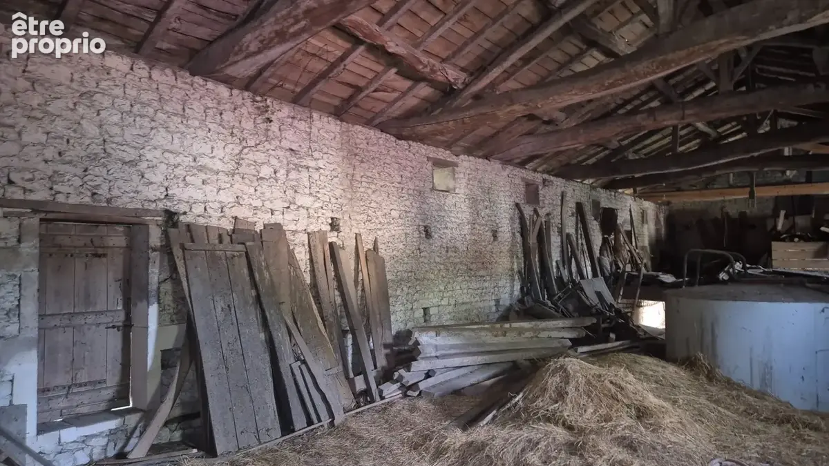 Corps de Ferme à rénover de 500 m2, proche commerces, beaucoup de dépendances - photo 18