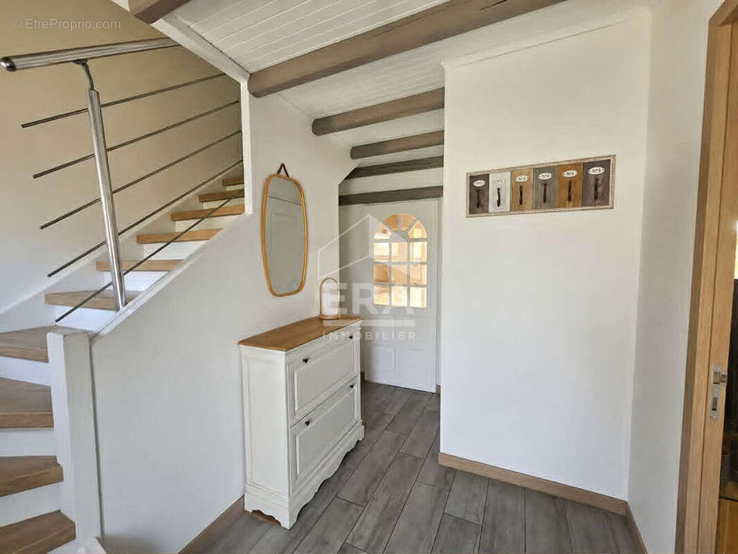 Maison mitoyenne, 3 chambres, jardin, garage, sous sol - photo 4