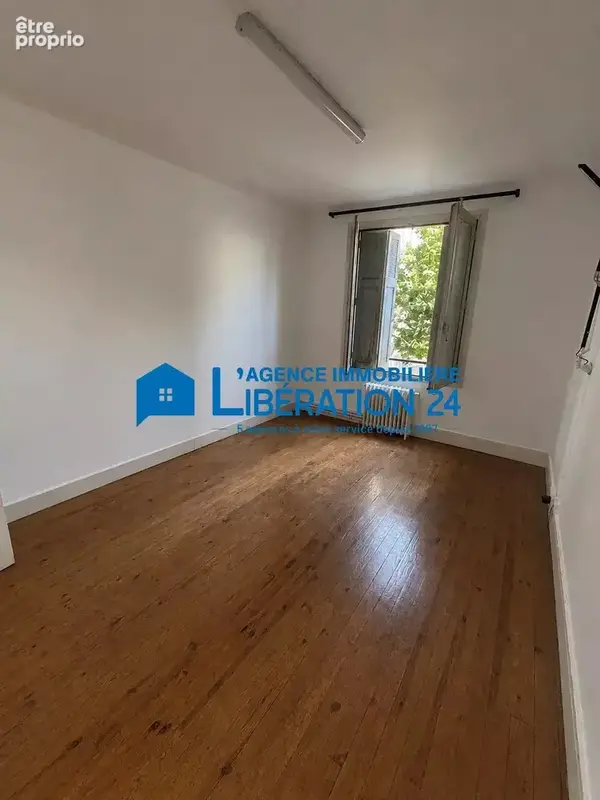 Appartement T2 de 60 m² à Saint-Étienne - photo 3