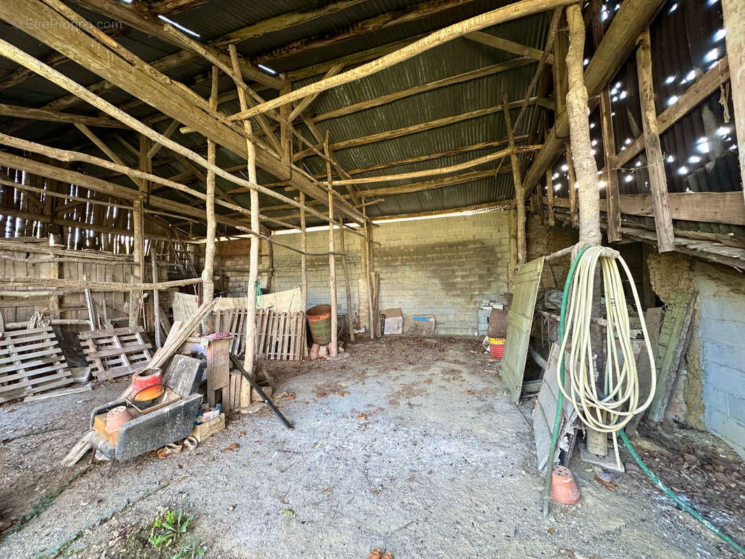 Parking à BEAUMONT-DE-LOMAGNE