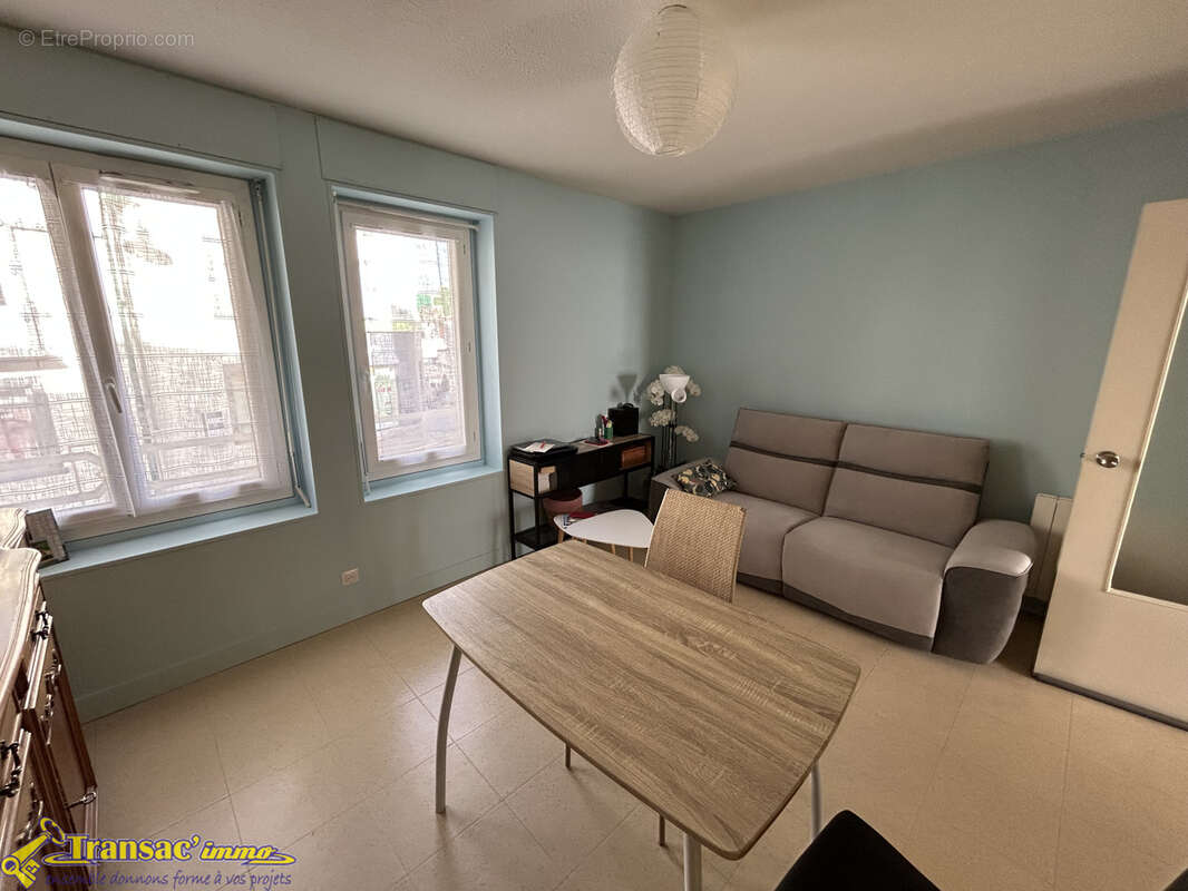 Appartement à PUY-GUILLAUME