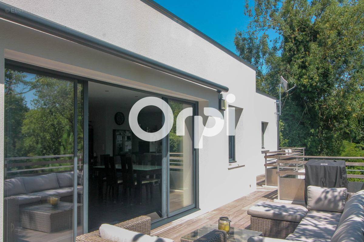 Maison à SAINT-LAURENT-DE-LA-PREE