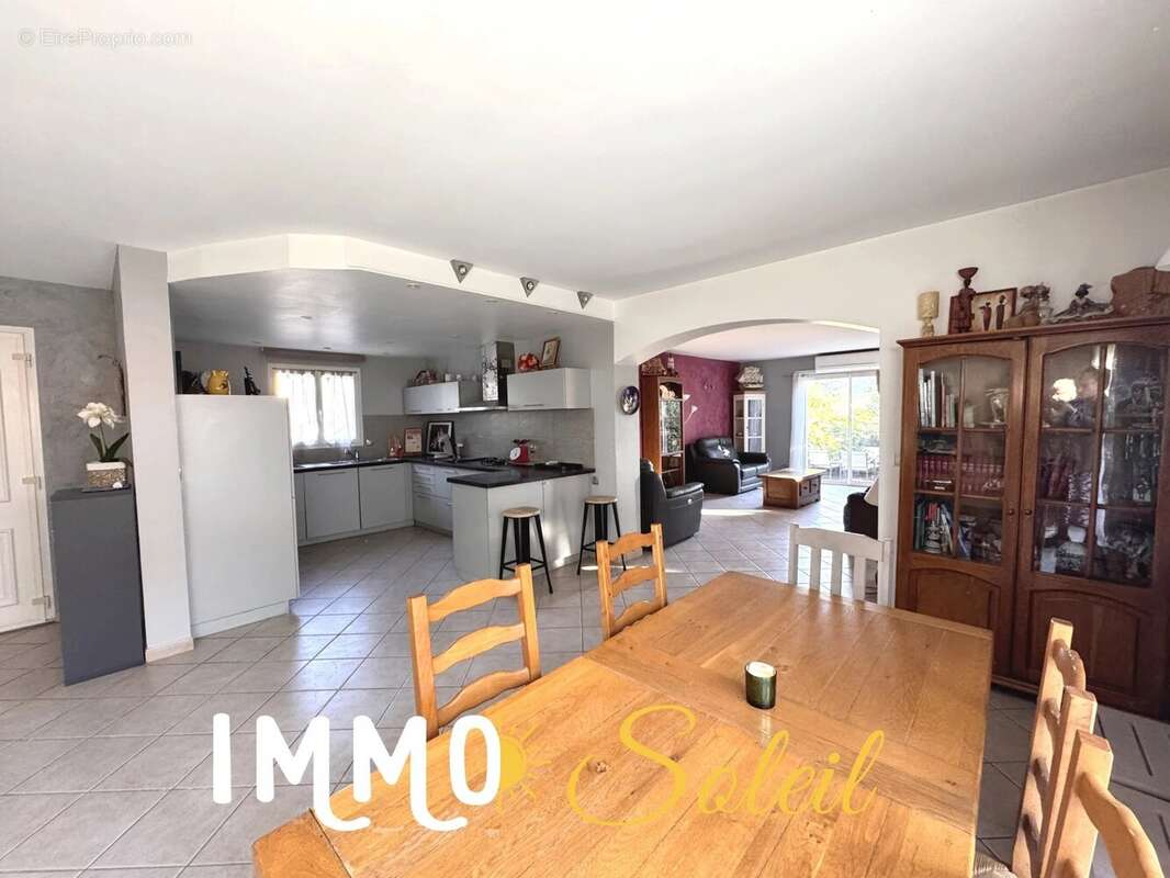 Maison à SAINT-CYR-SUR-MER