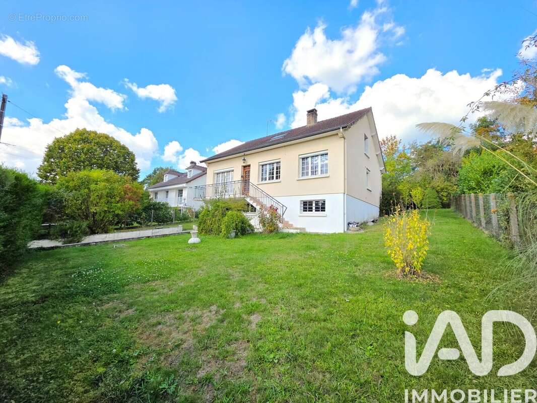Maison 140 m² à Saint-Arnoult-En-Yvelines  - photo 2