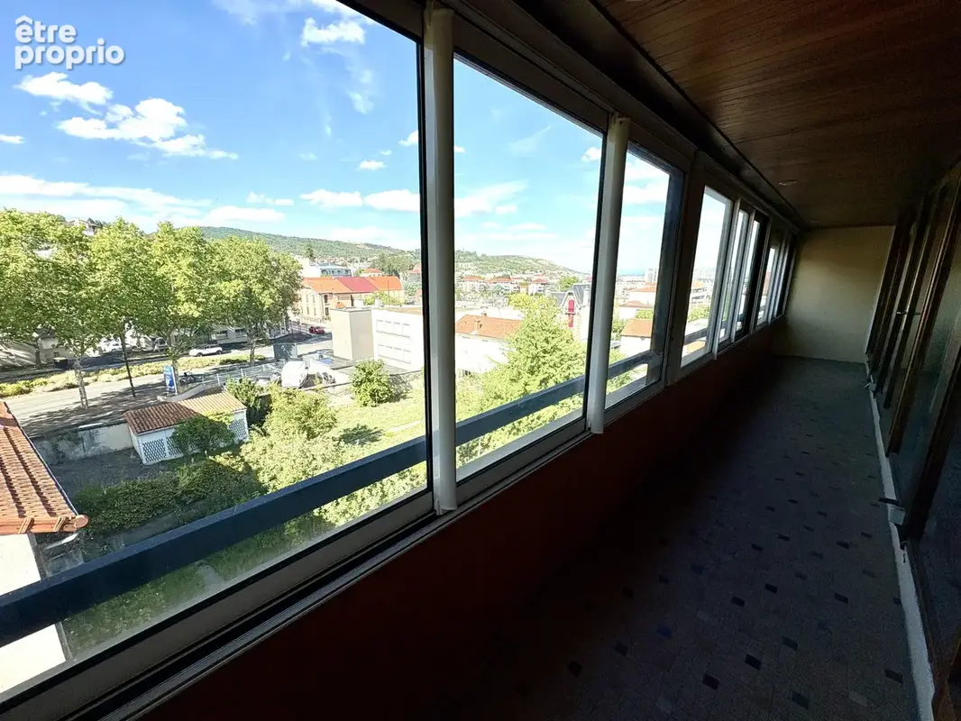Appartement t2 / dernier étage / balcon / ascenseur / cave / garage fermé / chamalières - photo 3