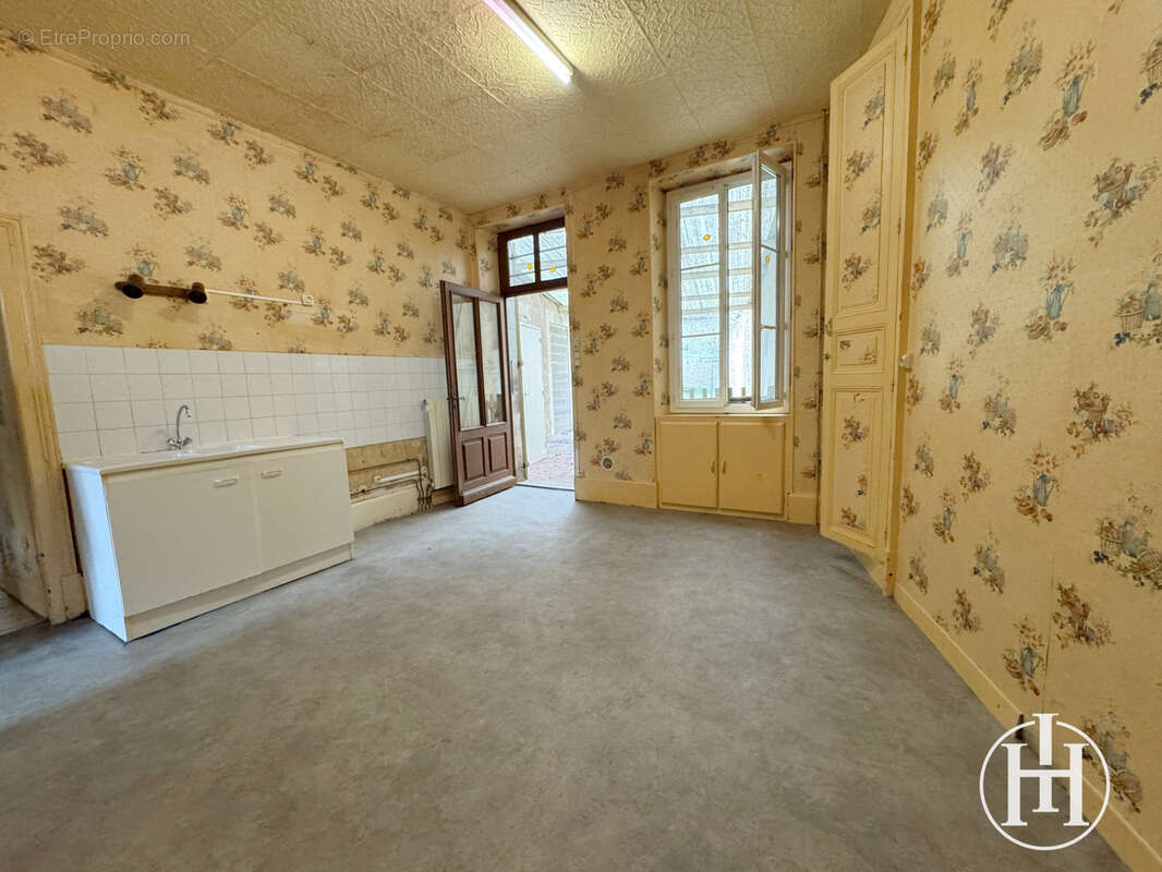 Appartement à CHARENTON-DU-CHER