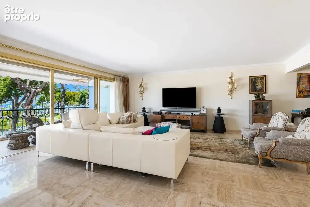 Cannes Croisette – Exceptionnel Appartement de 229 m² face au Port Canto - photo 3