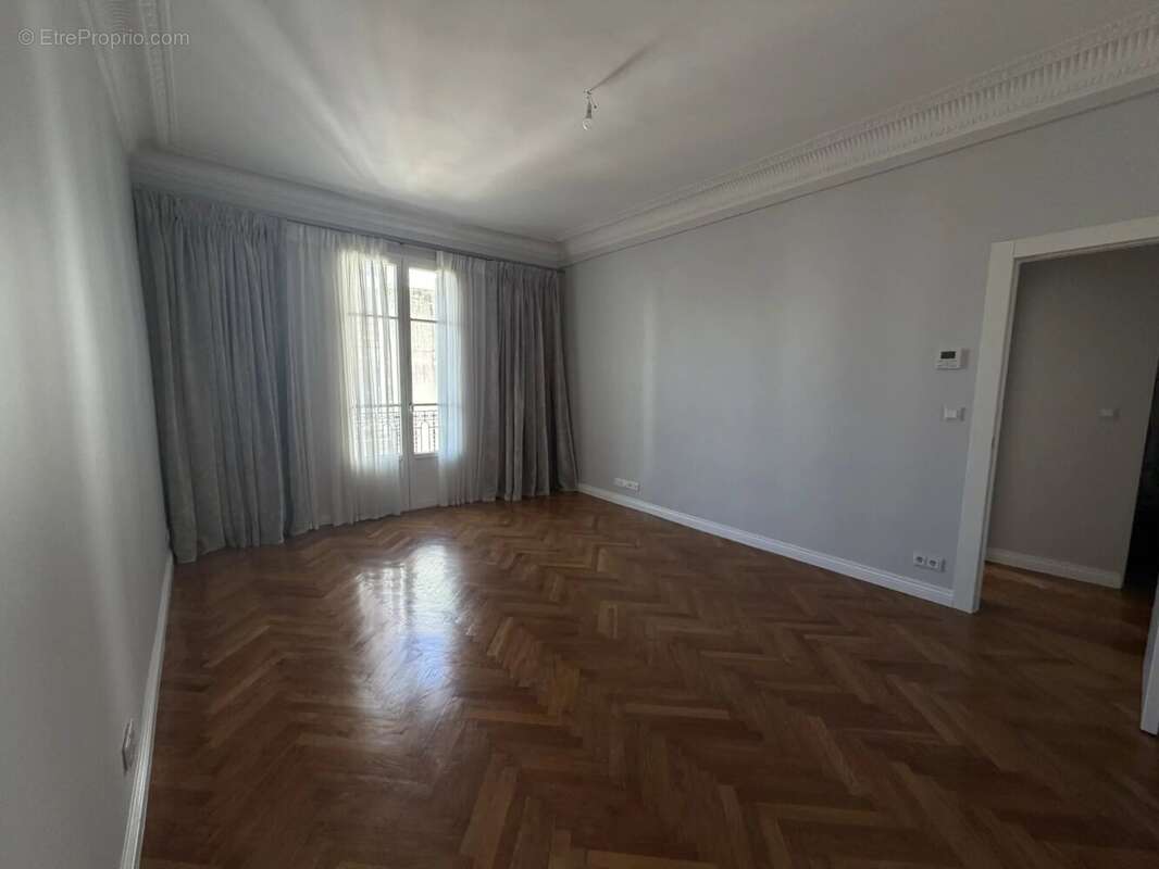 Carré d'Or – Superbe 4 pièces rénové de 136 m² face au Negresco - photo 11