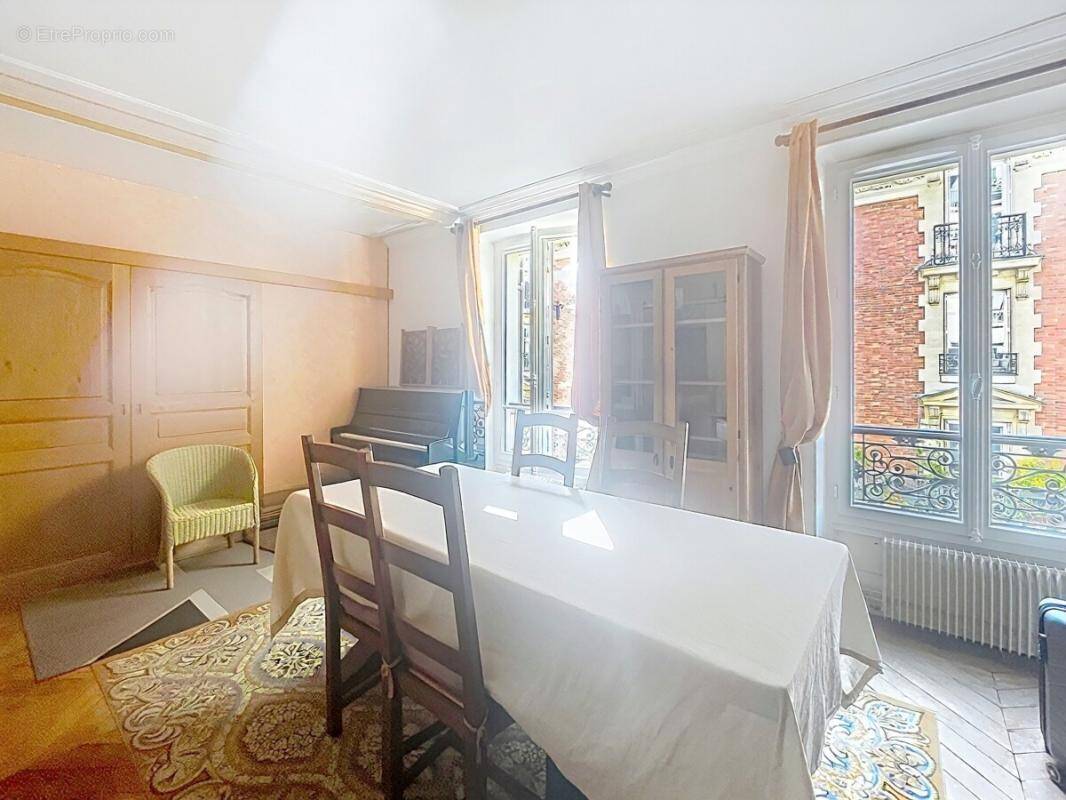 Appartement à PARIS-17E