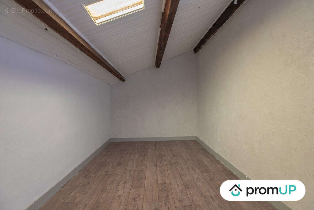 Maison à COMPS-SUR-ARTUBY