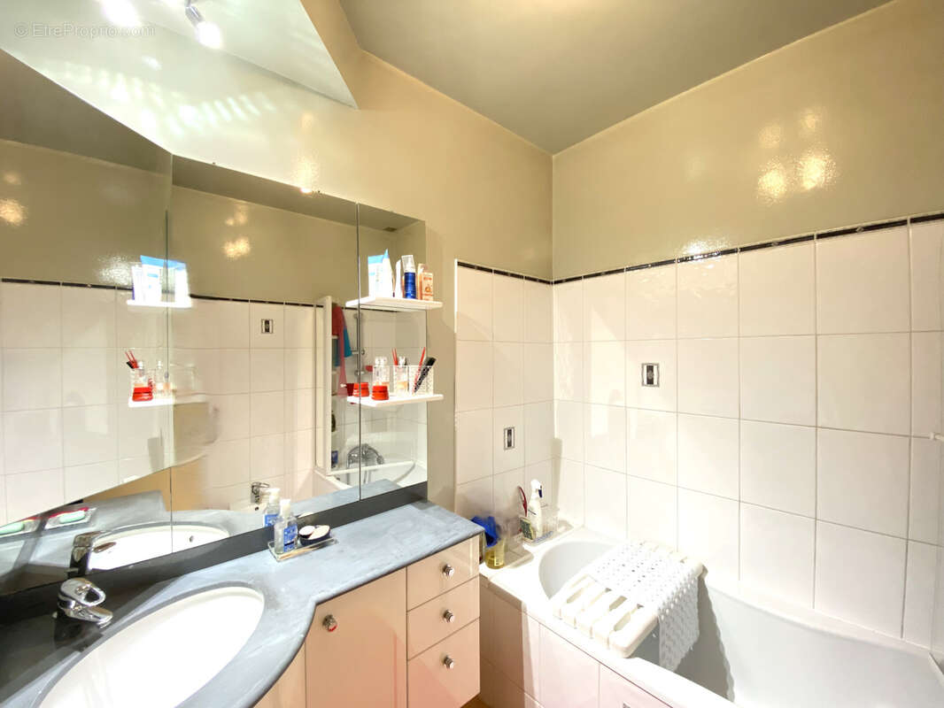 Beaux volumes pour ce pavillon au calme à proximité du marché d'Ormesson - photo 9