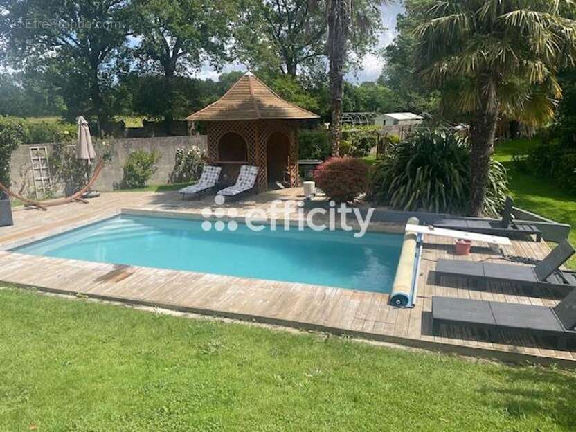 Maison à LE CELLIER