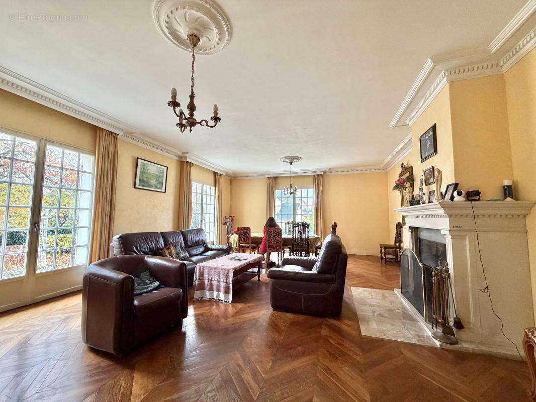 Maison à MAREIL-LE-GUYON