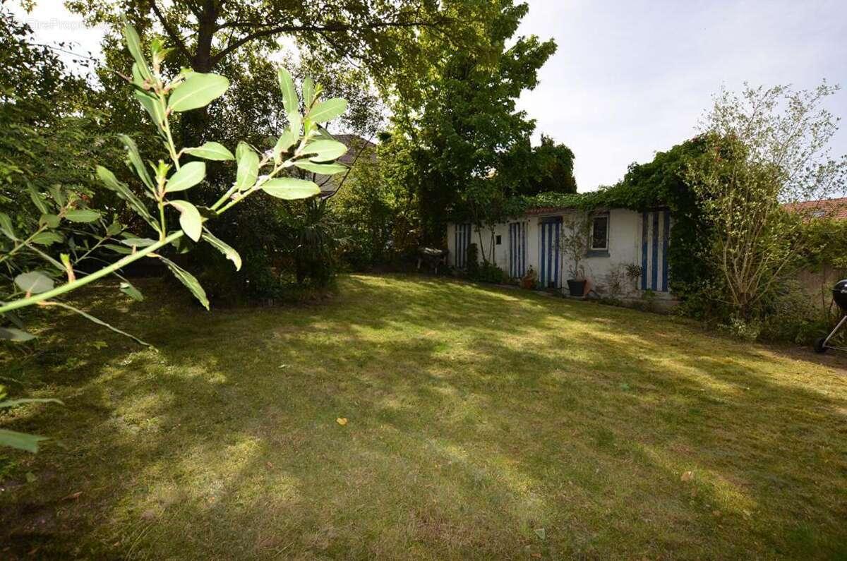 Maison à SAINTE-GENEVIEVE-DES-BOIS