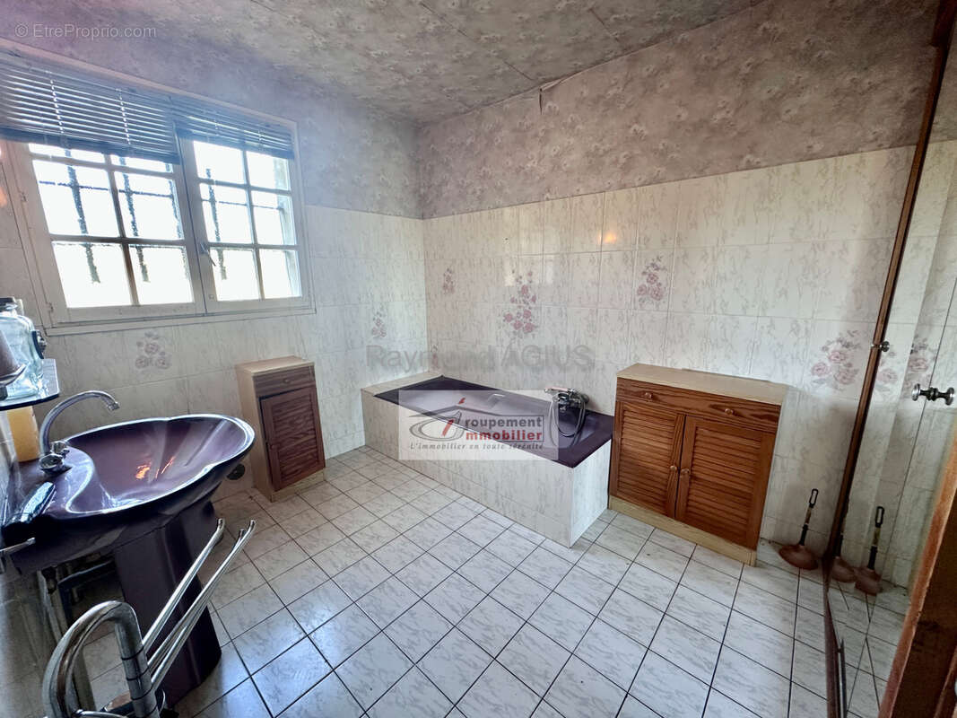 Maison à SAINT-SEURIN-DE-PRATS