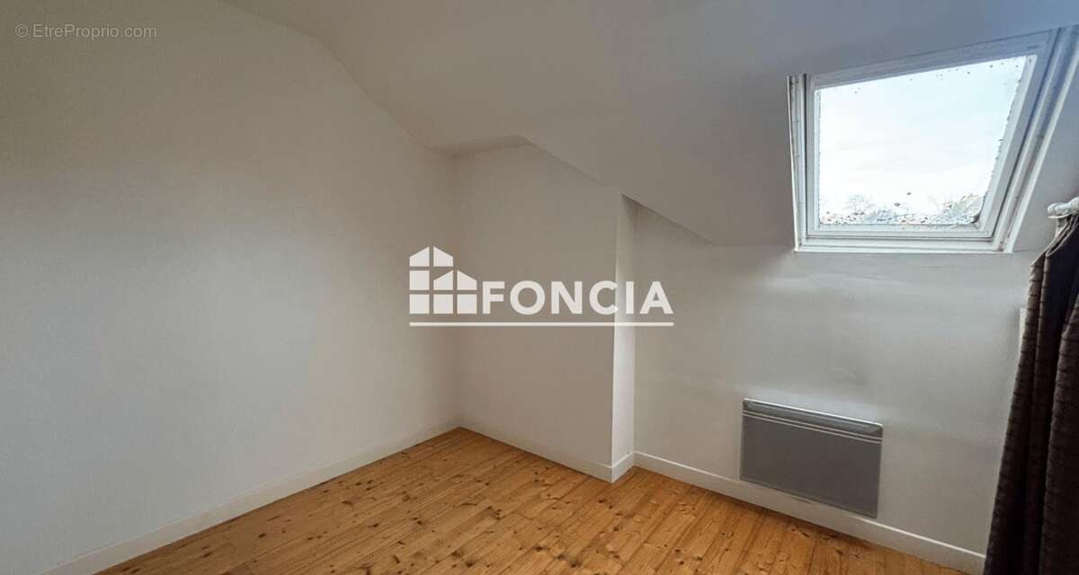 Appartement sur les quais avec garage possible et grenier à aménager - photo 4