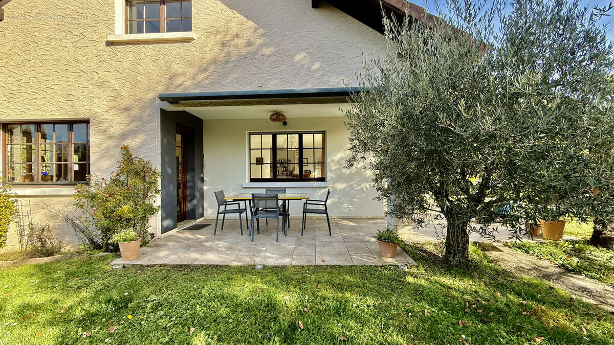 Maison à PREVESSIN-MOENS