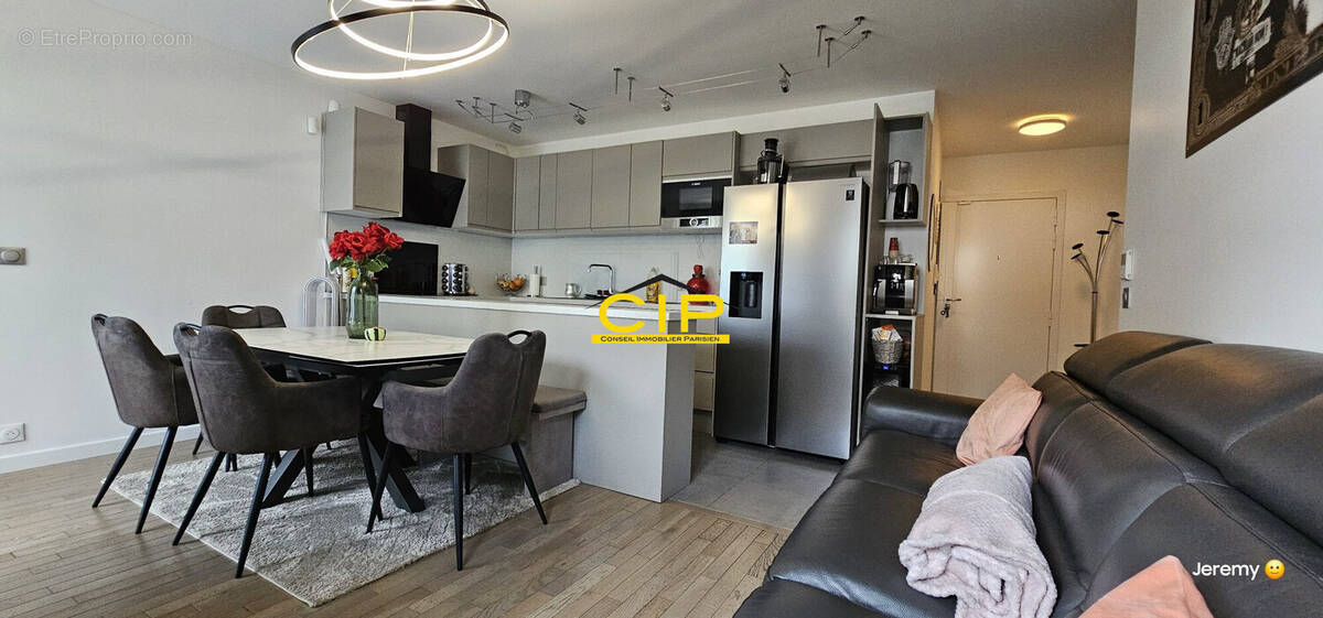 Appartement à CHARENTON-LE-PONT