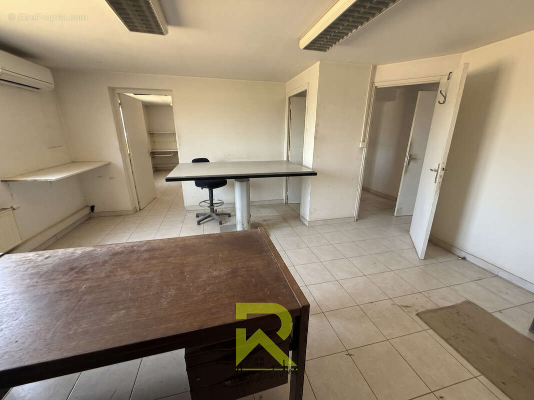 Agde local industriel avec son logement - photo 7