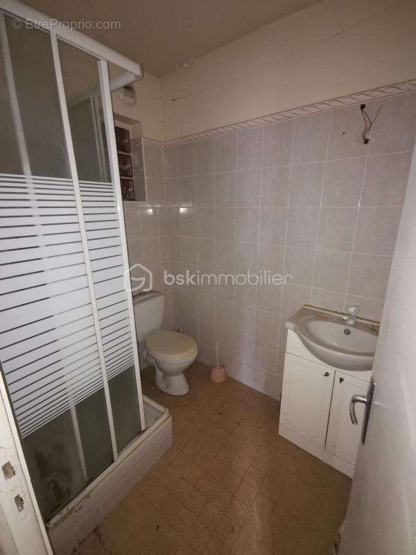 Maison à rénover ! Beau potentiel - photo 10