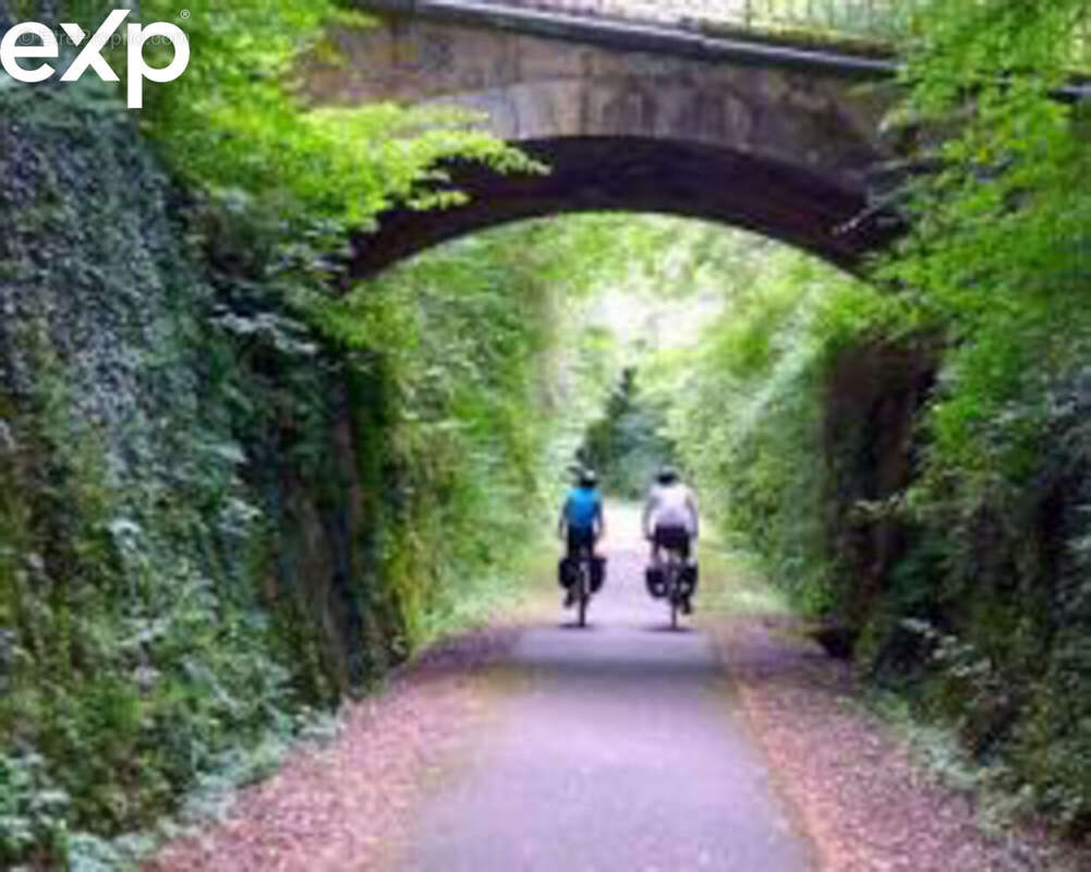 Le calme de la campagne, piste cyclable direct à la ville ! ?????