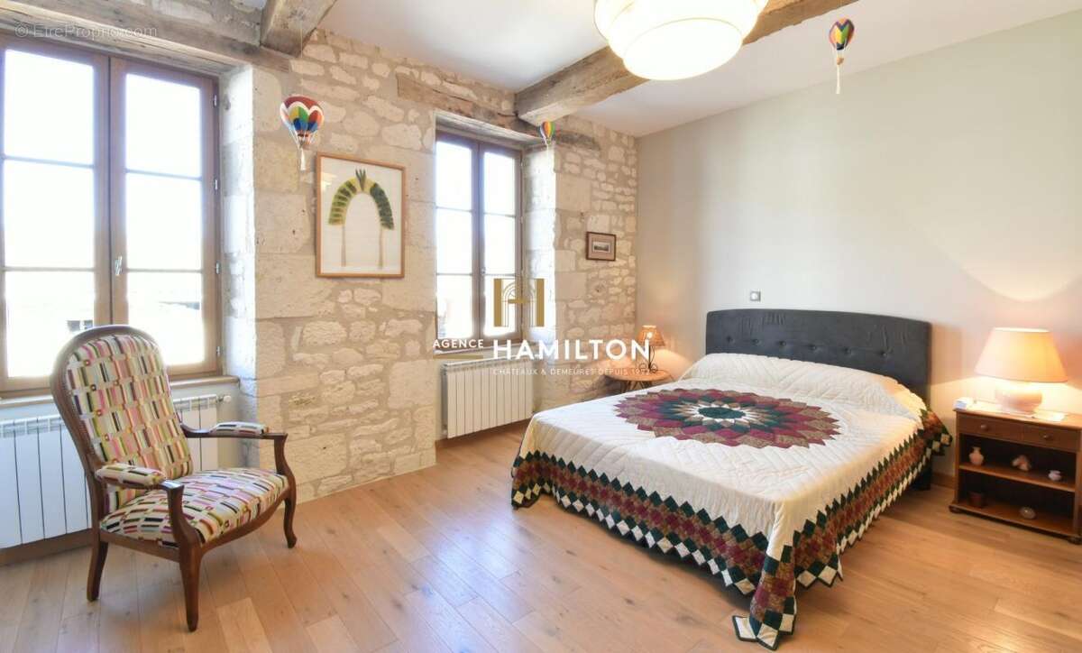 Maison à VILLENEUVE-SUR-VERE