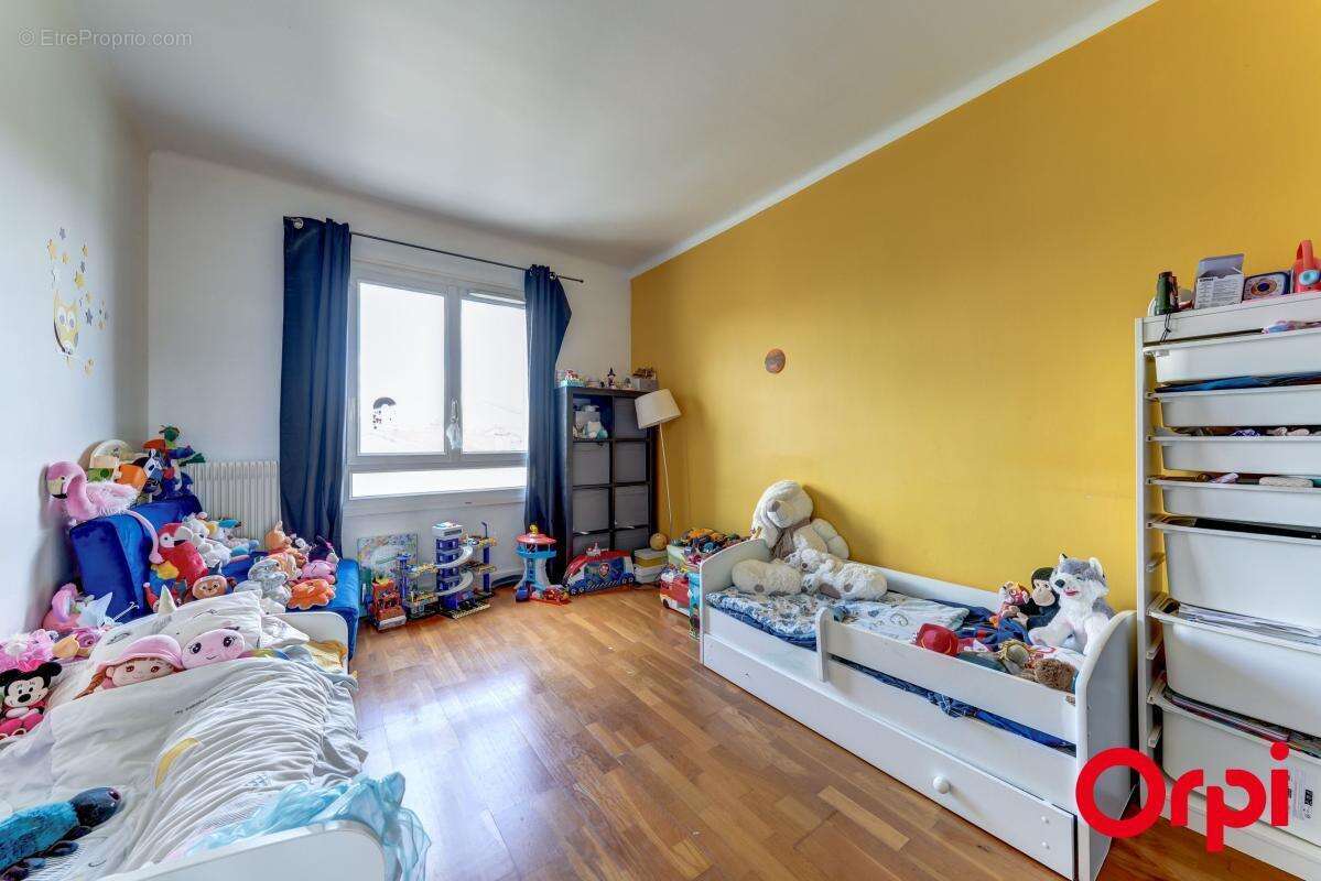 CALUIRE CENTRE BOURG - T3 de 79 m² avec vue dégagée - photo 9