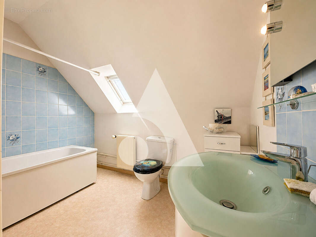 Maison 125 m² - rafraichissement a prévoir - 5 min gare - photo 15