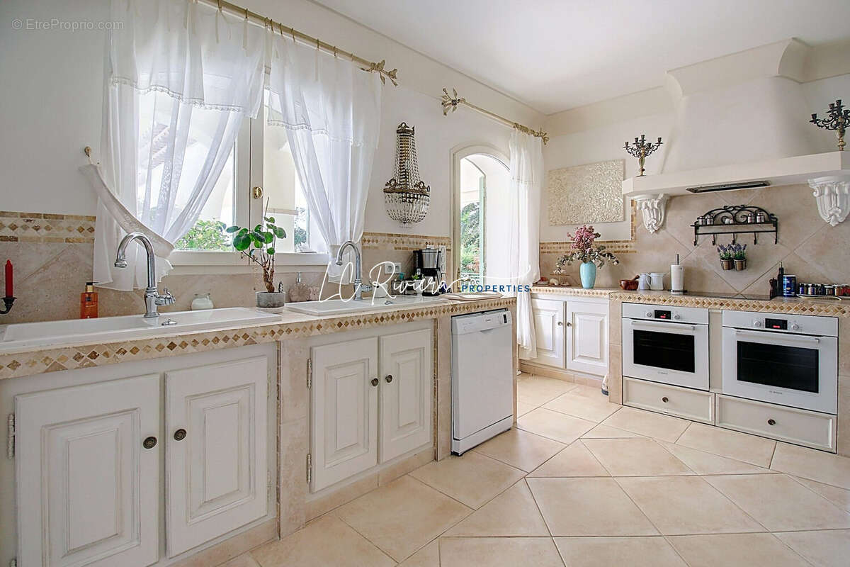 Maison à ROQUEBRUNE-SUR-ARGENS