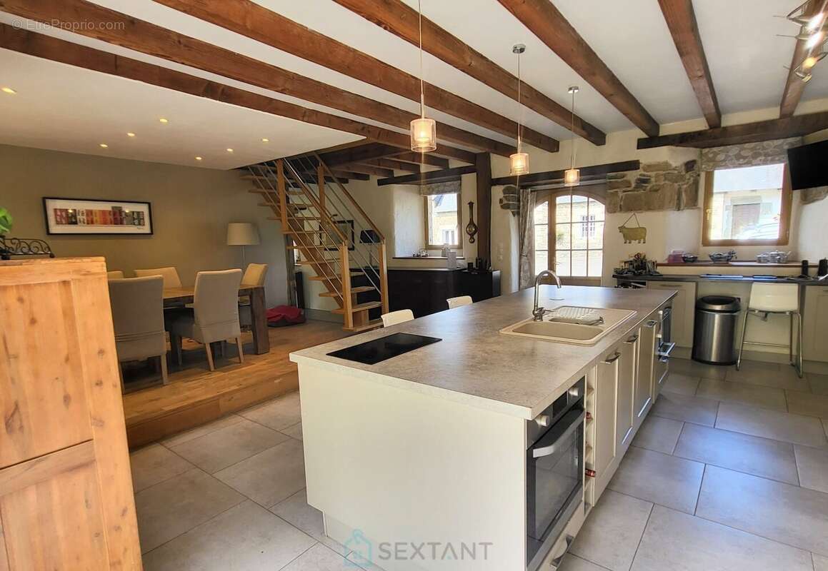 Maison à CLEGUEREC