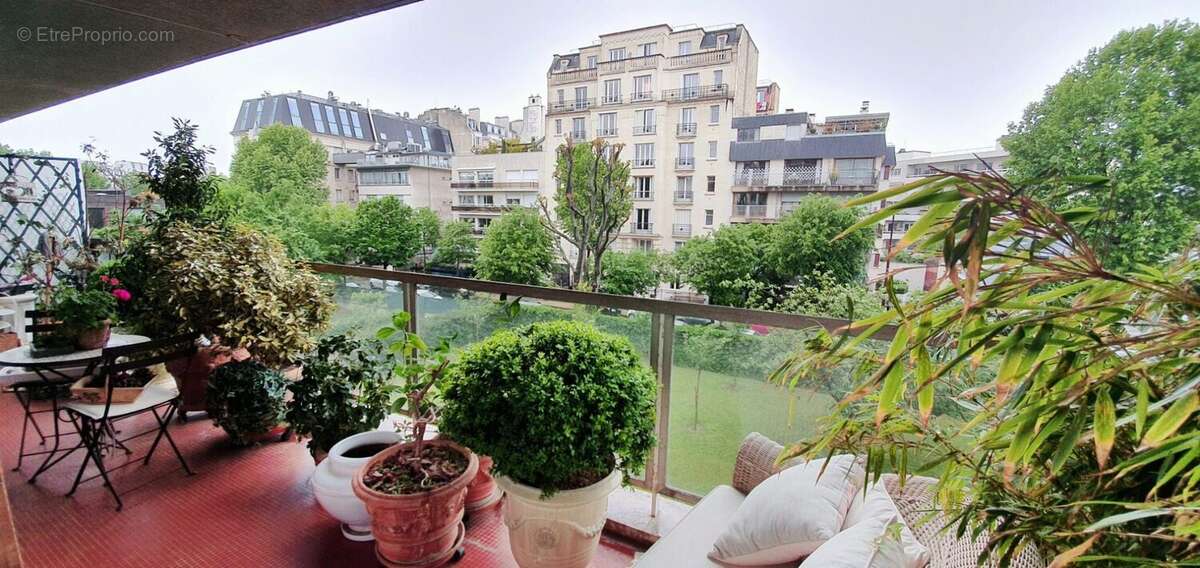 Appartement à NEUILLY-SUR-SEINE