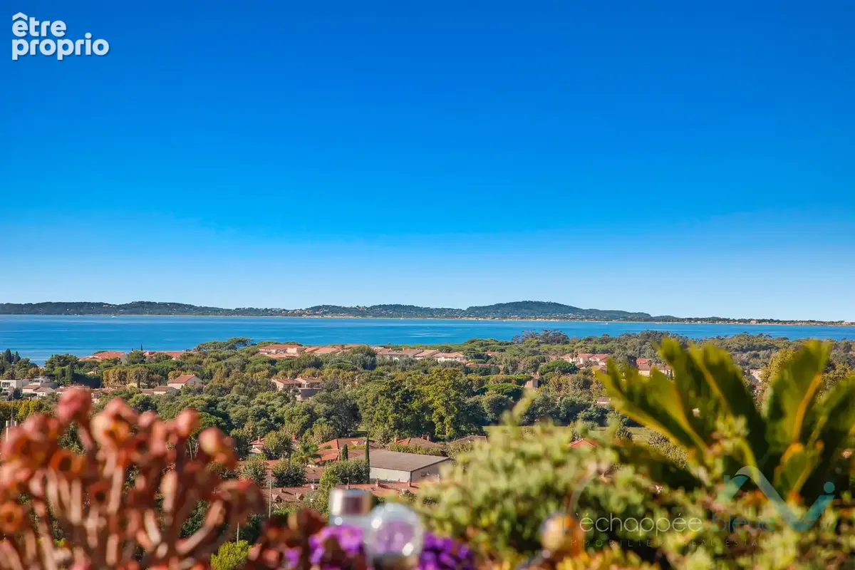 Photo Appartement à La Londe-Les-Maures au prix de 799 000€