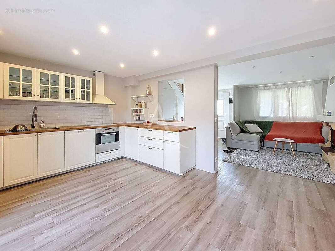 Maison à OZOIR-LA-FERRIERE