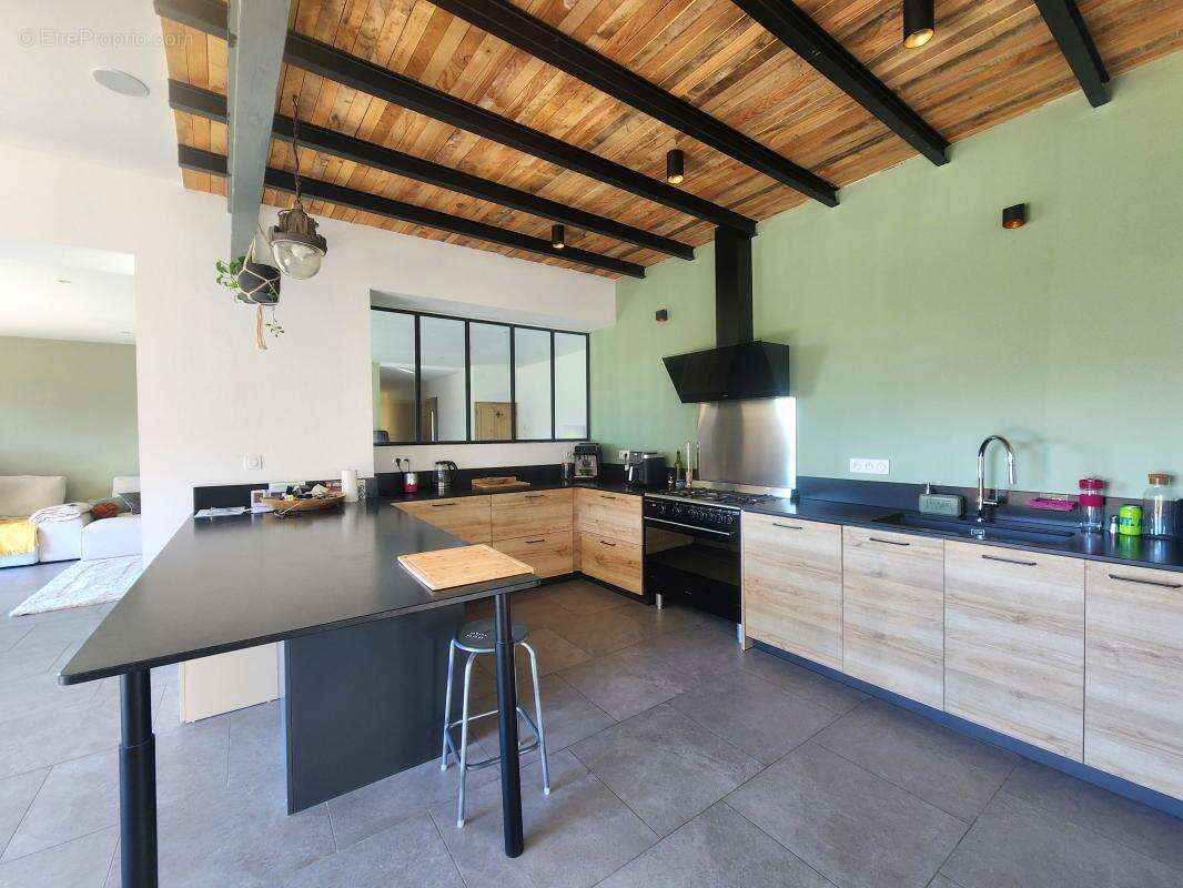Magnifique mas de village rénové avec vue panoramique sur les Cévennes – 278 m² habitables – Terrain de 2 612 m² - photo 3