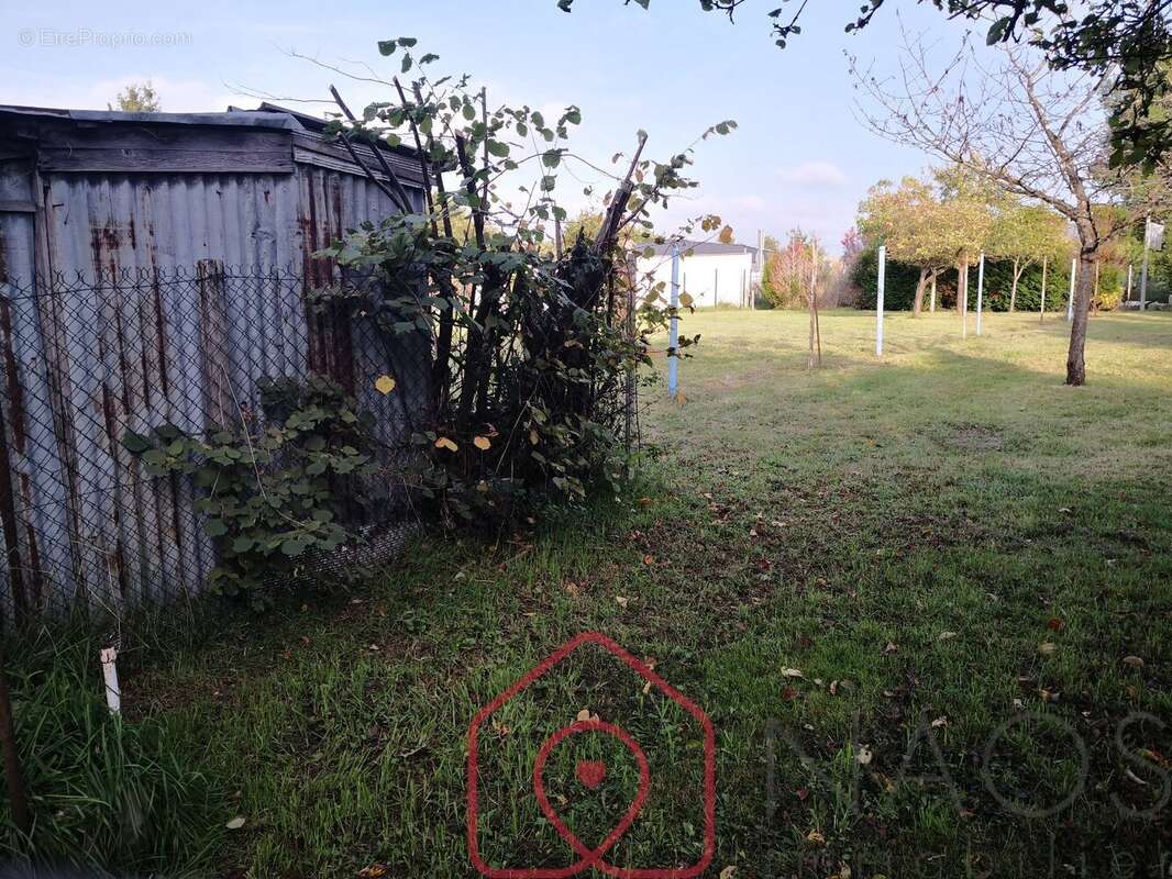 Terrain à FONTENAY-SUR-LOING