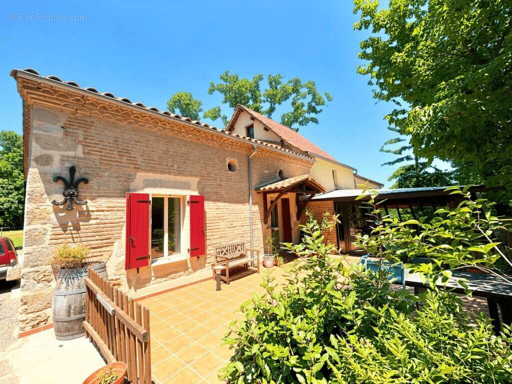 Maison 260 m² à Virazeil  - photo 1