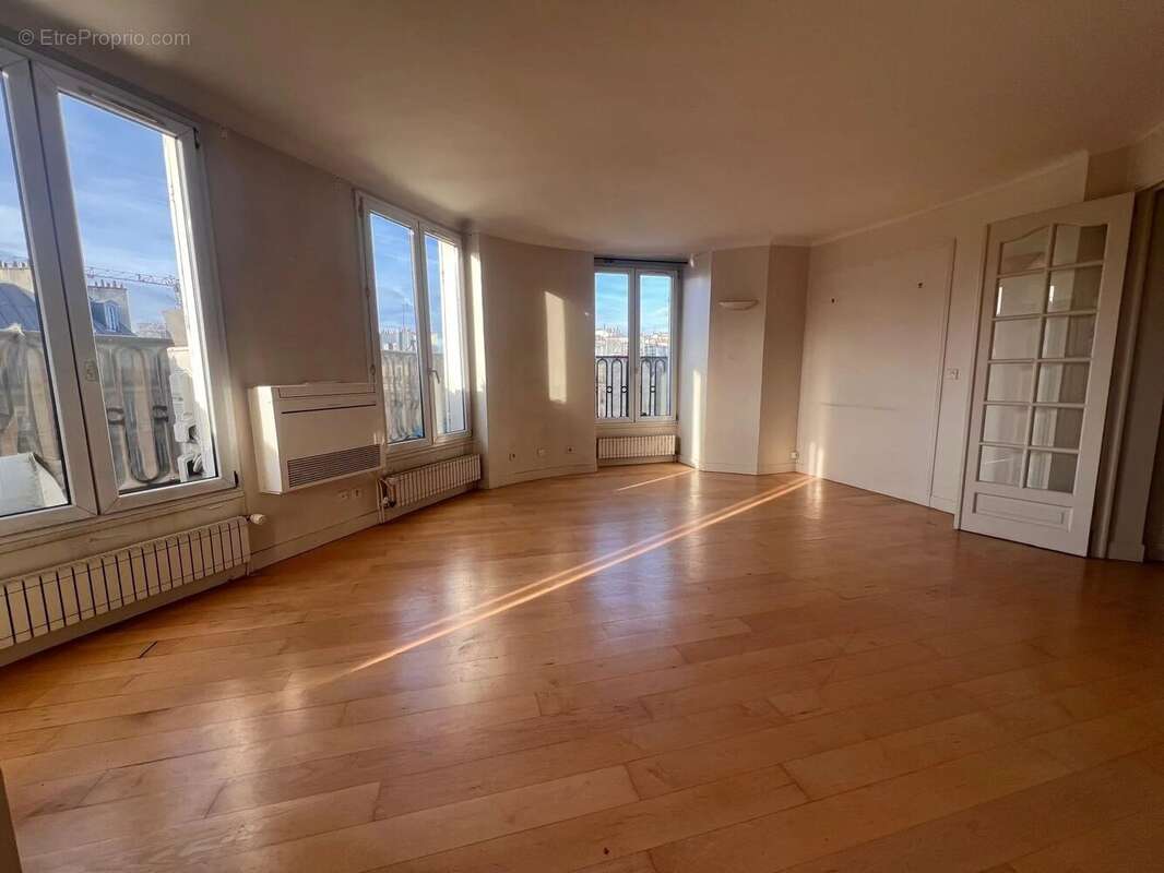 Appartement à PARIS-1E