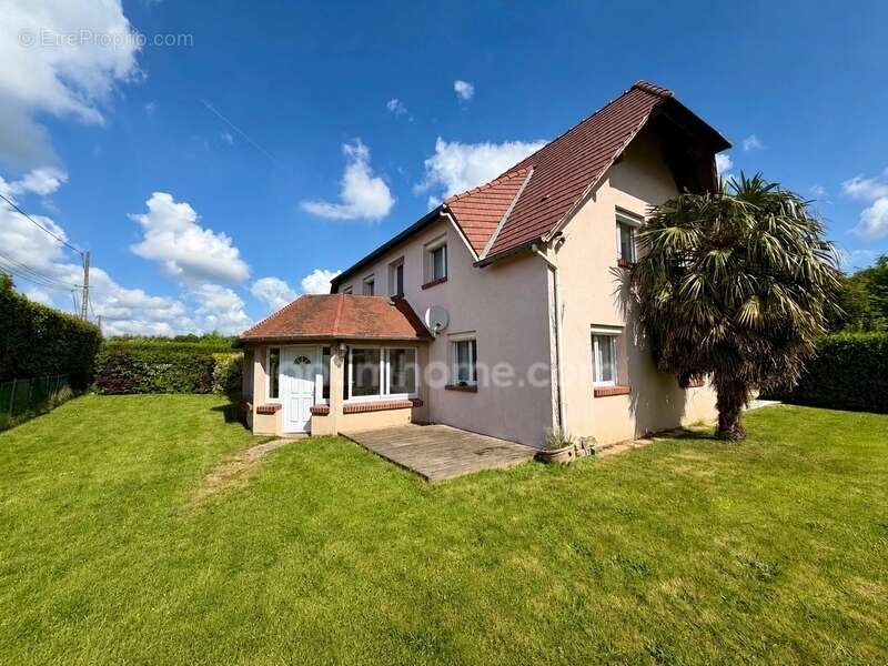 Maison à COURBEPINE