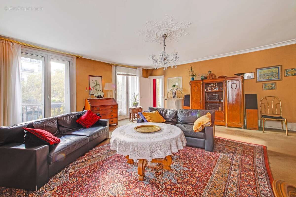 Appartement à PARIS-10E