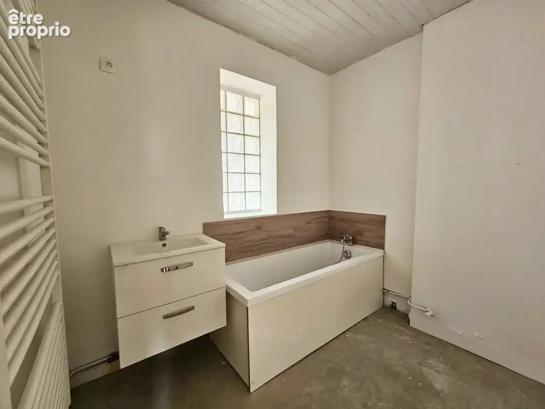 NOUVEAU ! Grande maison de 258m2 avec un large séjour lumineux de plus de 100m2, 4 chambres et un immense jard - photo 7