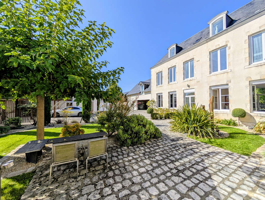 Maison à SAINT-JEAN-DE-BRAYE