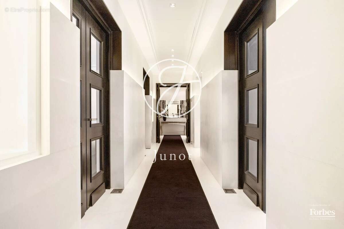 Appartement à PARIS-8E